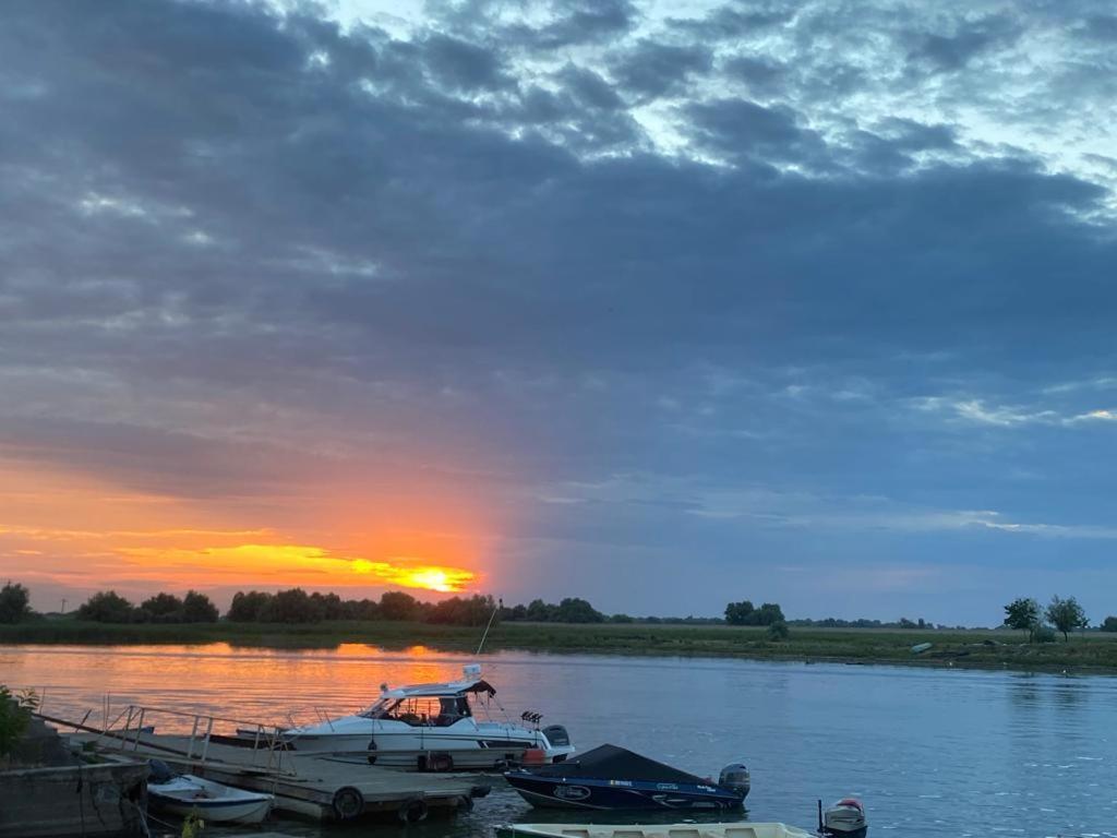 Casa Munteanu Hotel Mila Douazeci si Trei Luaran gambar